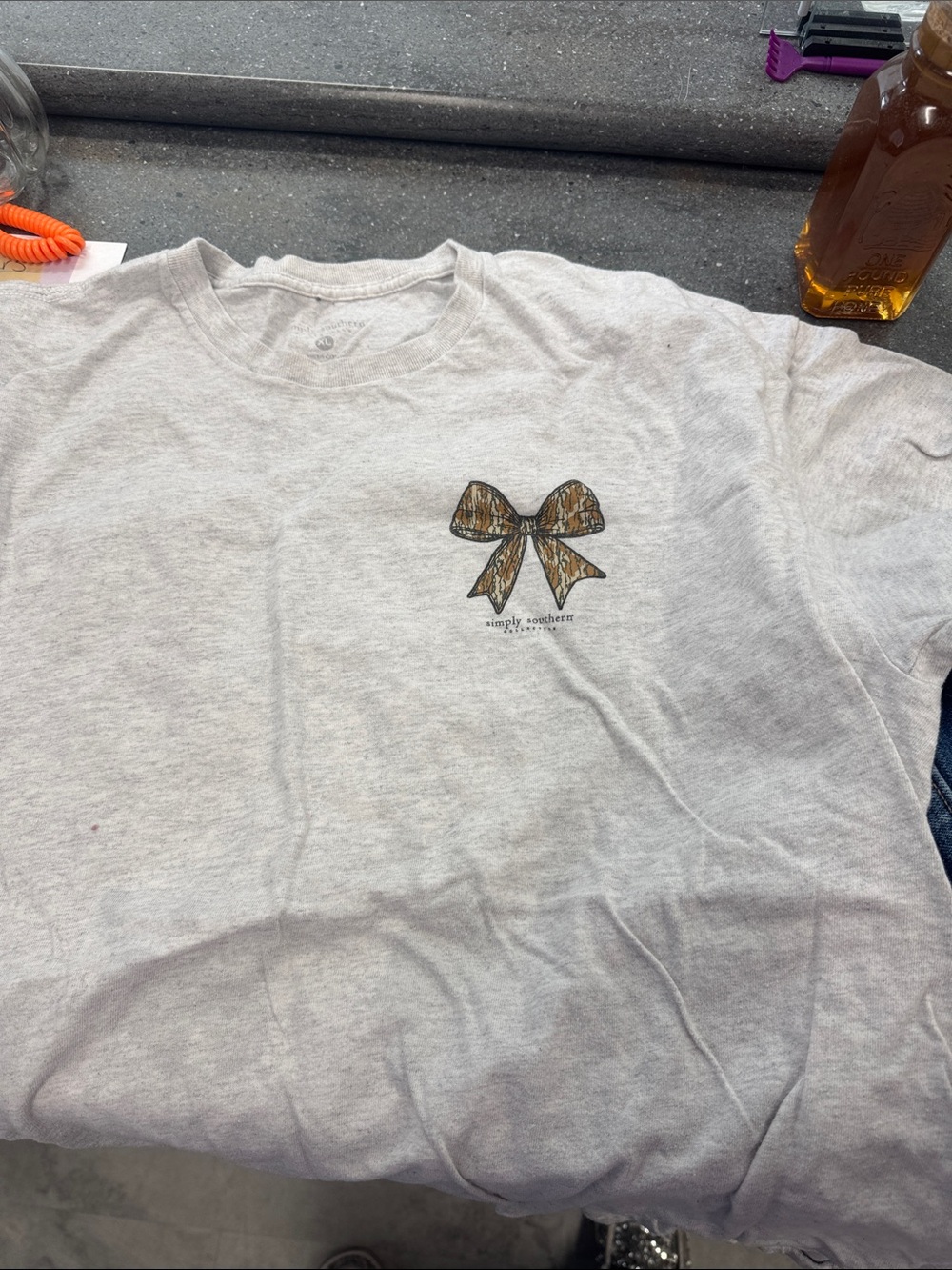 Simply Southern Light Gray Tee with Camo Bow size XL. Women’s